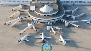 Turizm sezonu ile Antalya Havalimanı yoğunluğu artıyor 