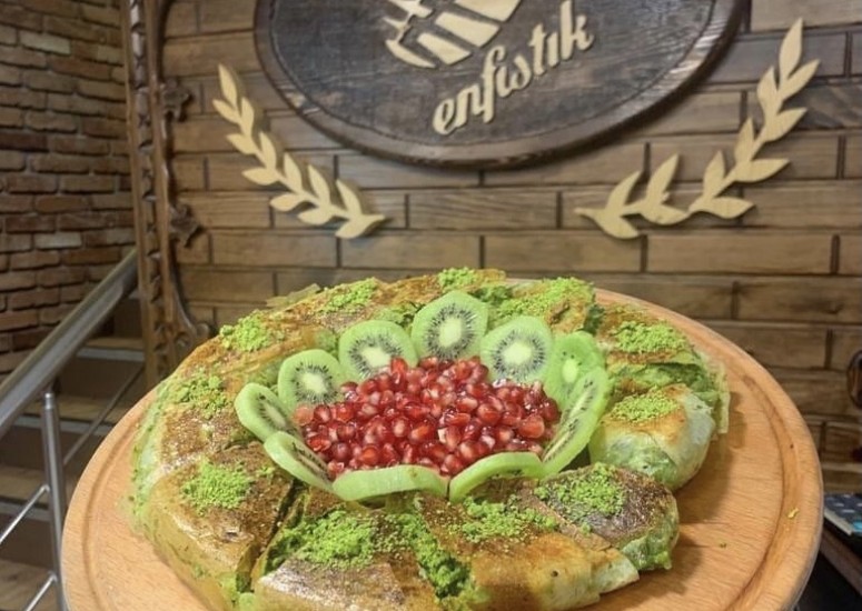 Trabzon Uzungöl ile Rize’de En Fıstık Künefe’de lezzetler denemeye gitmeliyiz.